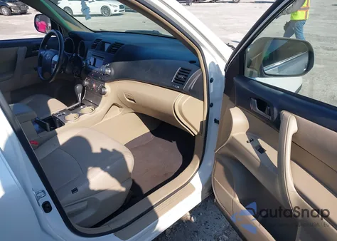 2012 Toyota Highlander Base V6 z USA, uszkodzony, nr VIN 5TDZK3EH8CS082353